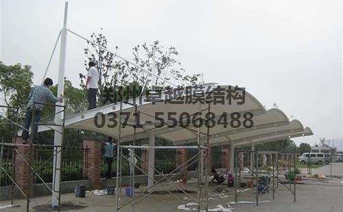 施工人員正在安裝的午夜看黄片